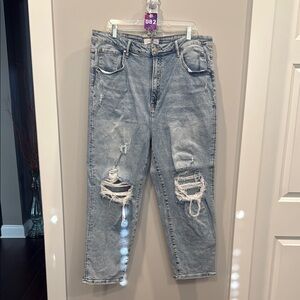 Distressed Boyfriend Jeans in Light Blue